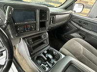 Image 16 of 22 of a 2006 CHEVROLET SILVERADO 1500