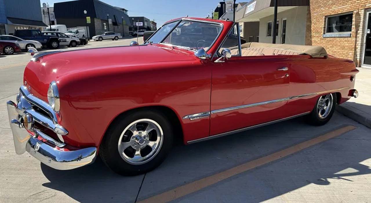 3rd Image of a 1949 FORD CUSTOM DELUXE
