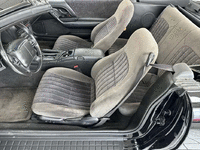 Image 18 of 33 of a 2000 CHEVROLET CAMARO SS