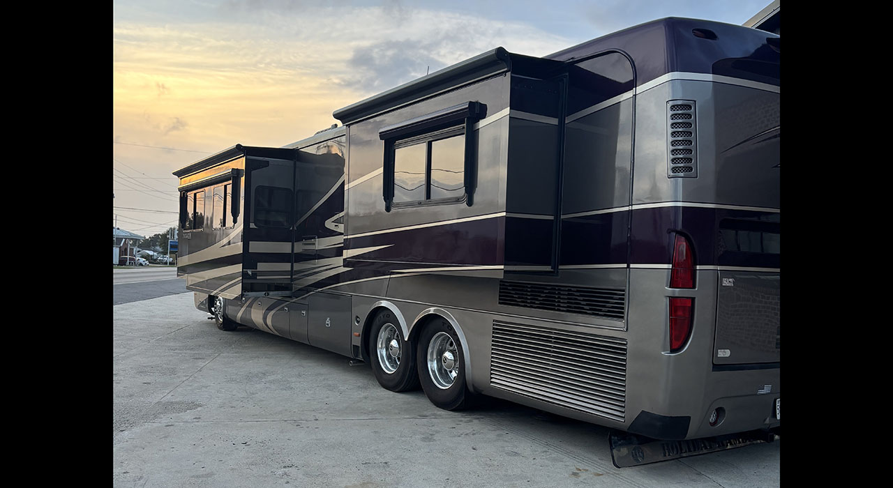 2nd Image of a 2006 HOLIDAY RAMBLER NAVIGATOR
