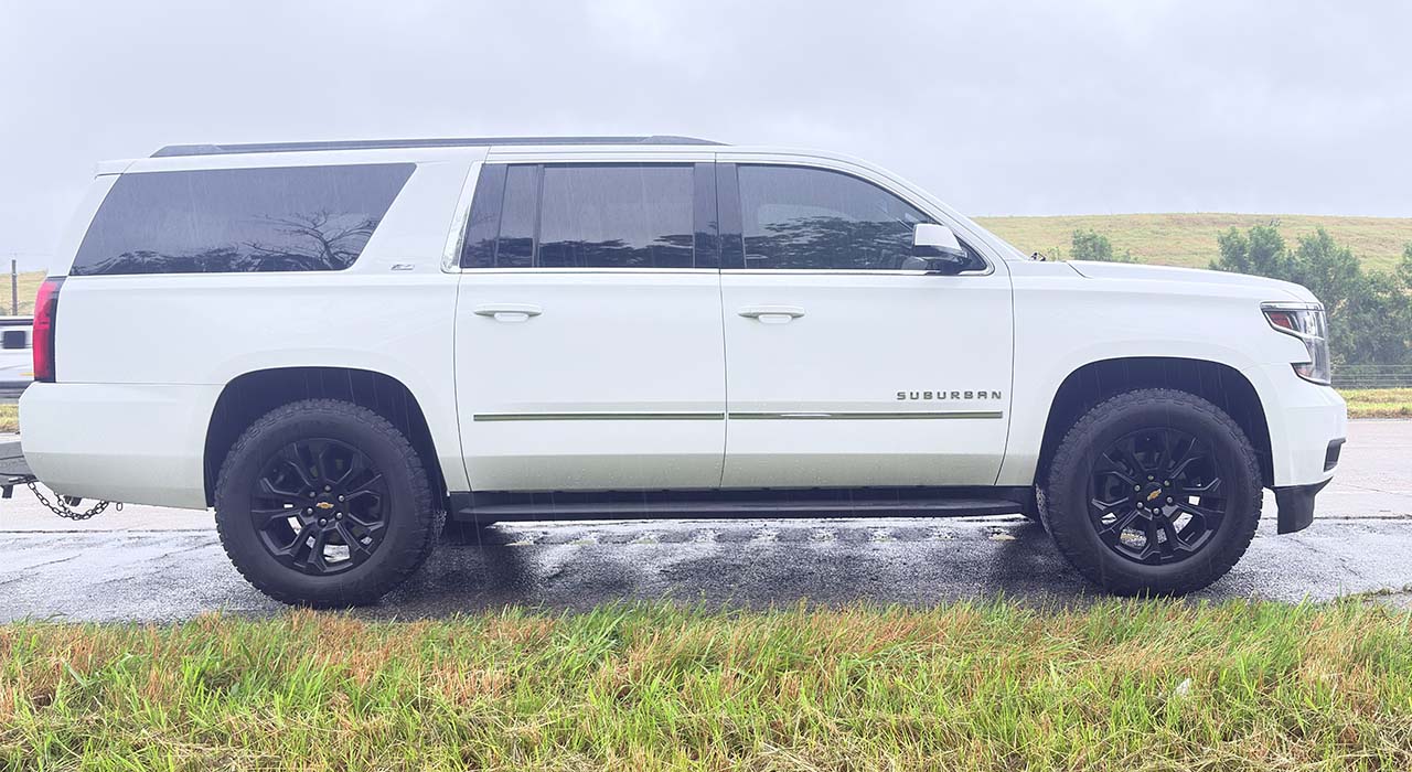 1st Image of a 2017 CHEVROLET SUBURBAN Z71