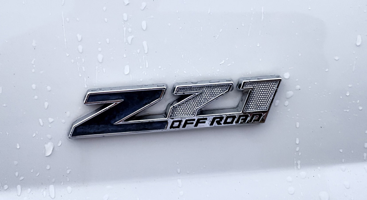 3rd Image of a 2017 CHEVROLET SUBURBAN Z71