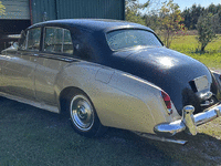 Image 3 of 19 of a 1960 ROLLS ROYCE SILVER CLOUD 2