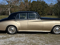 Image 6 of 19 of a 1960 ROLLS ROYCE SILVER CLOUD 2