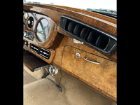 Image 14 of 19 of a 1960 ROLLS ROYCE SILVER CLOUD 2