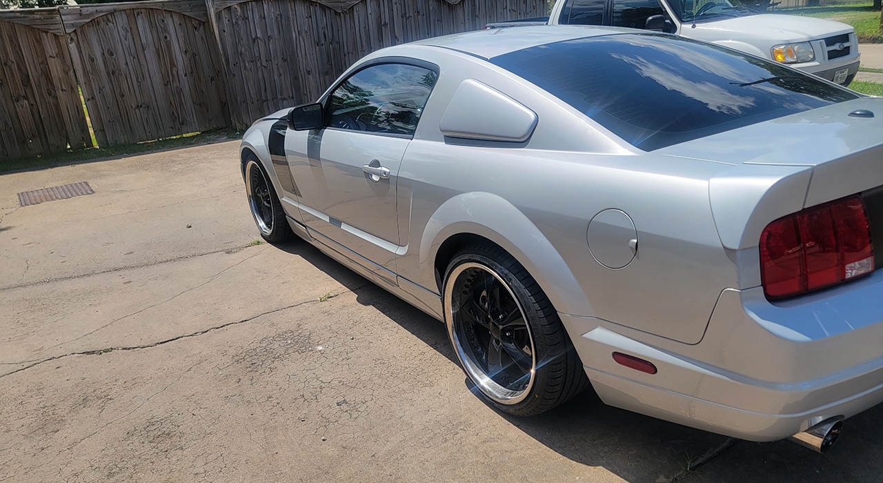 2nd Image of a 2007 FORD MUSTANG FOOSE