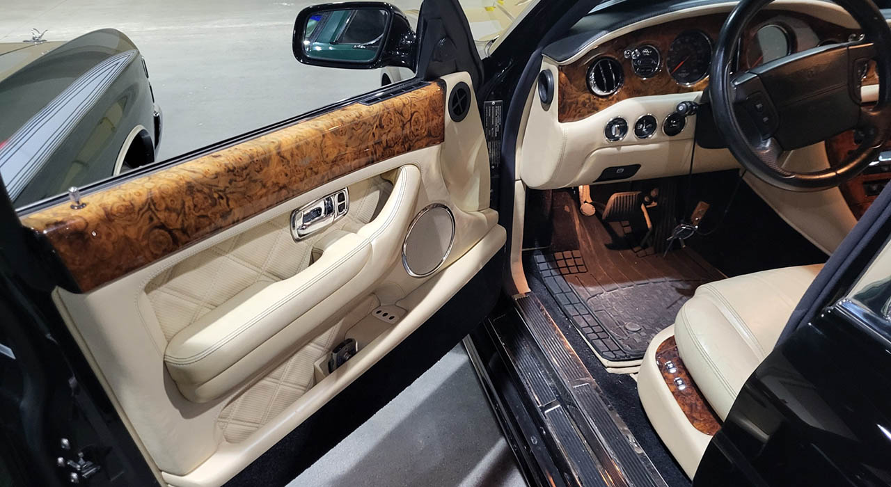 5th Image of a 2004 BENTLEY ARNAGE T