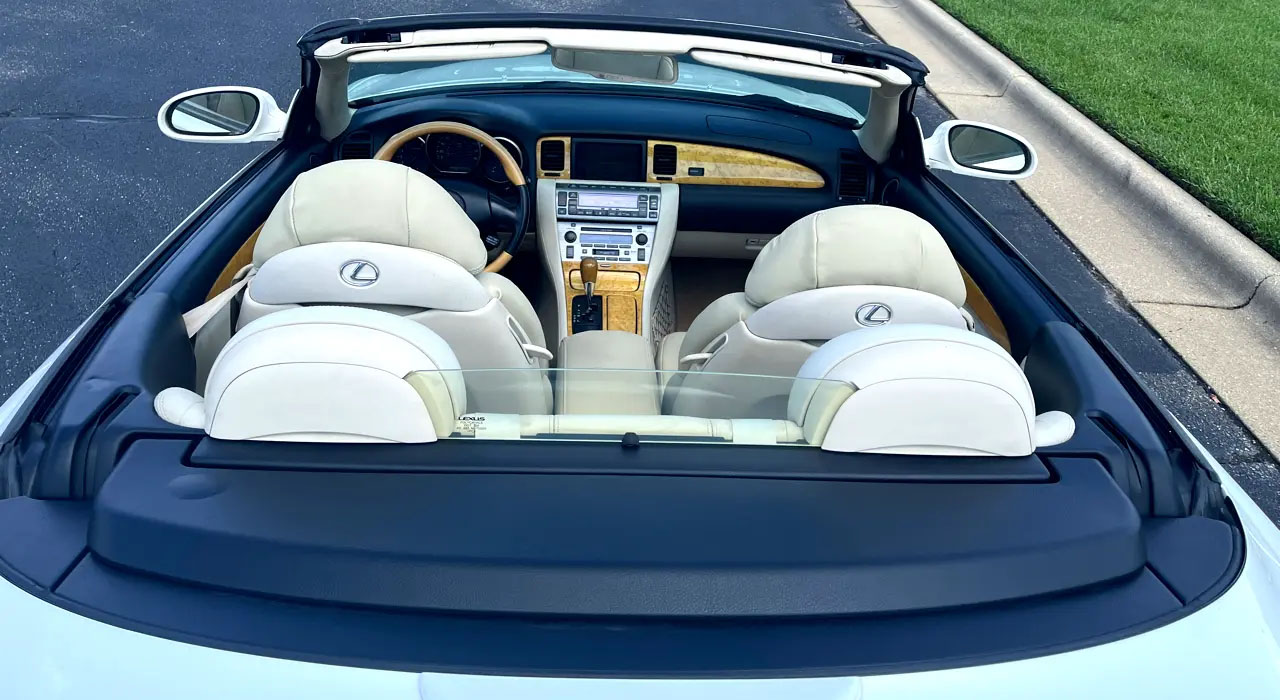 16th Image of a 2005 LEXUS LC 430