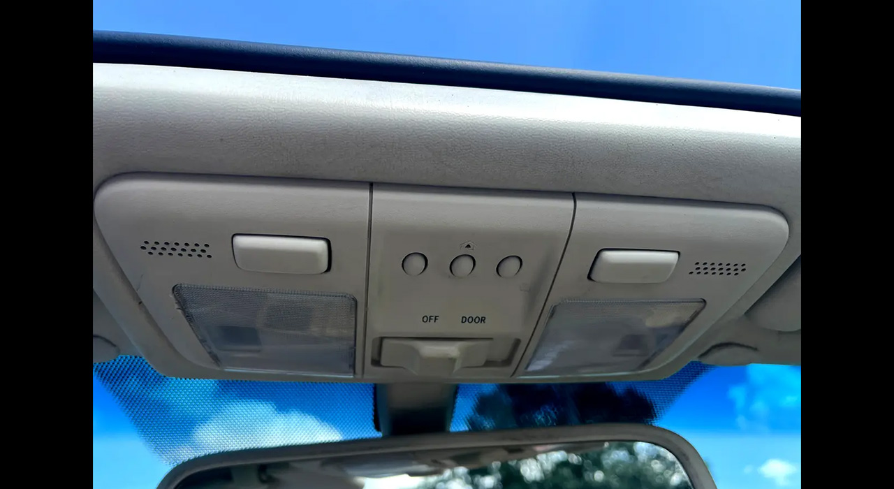 29th Image of a 2005 LEXUS LC 430