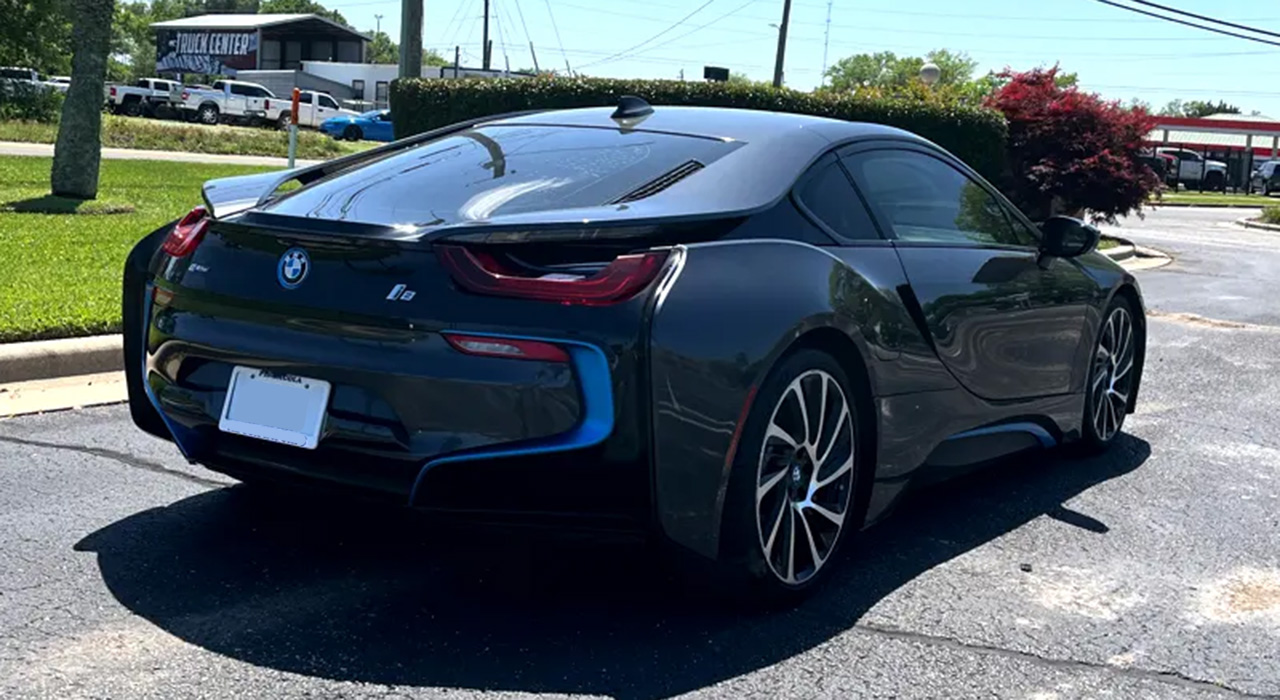 3rd Image of a 2015 BMW I8