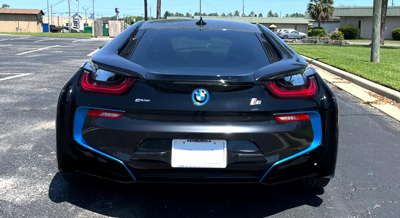 7th Image of a 2015 BMW I8
