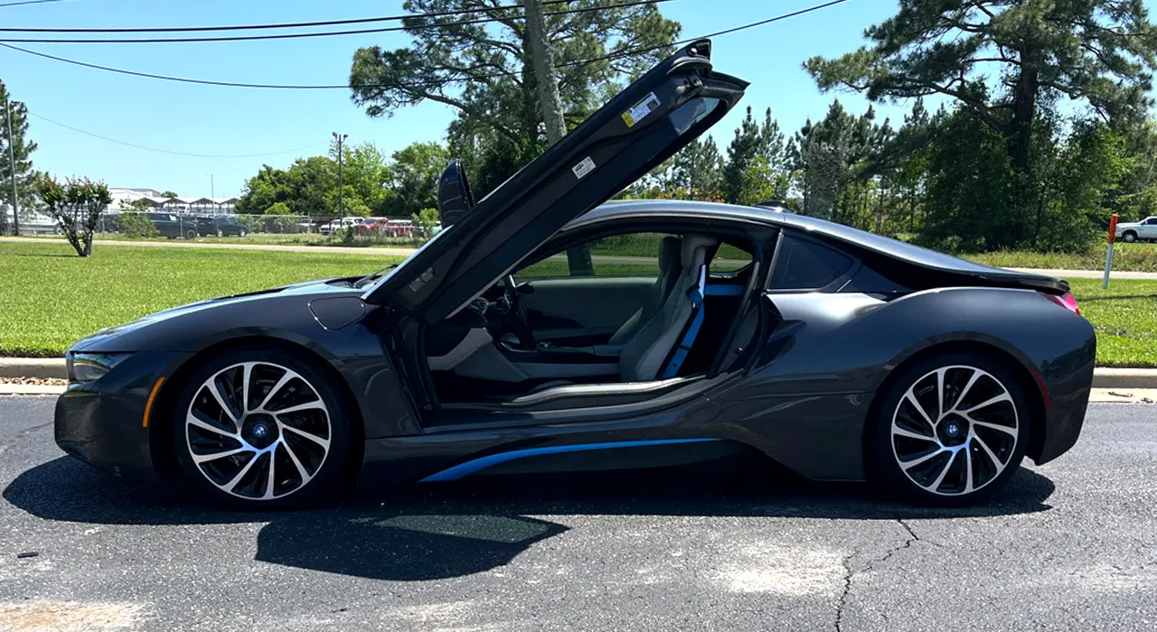 10th Image of a 2015 BMW I8