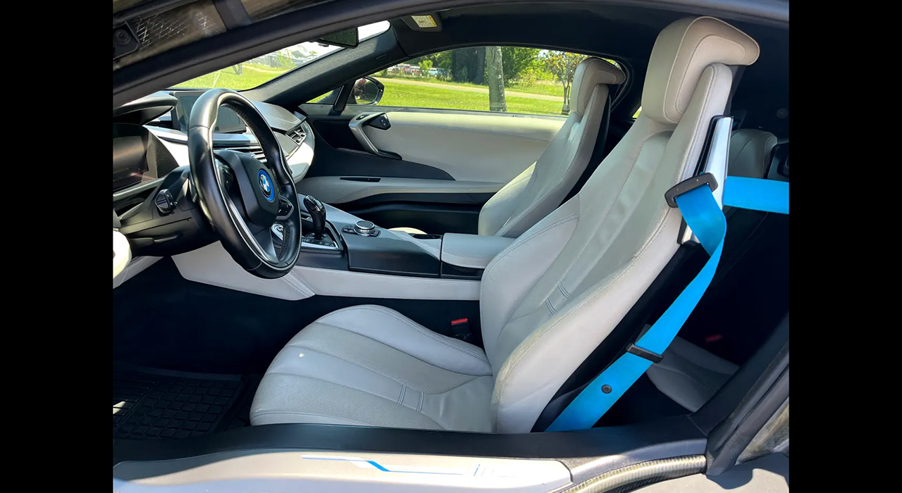 11th Image of a 2015 BMW I8