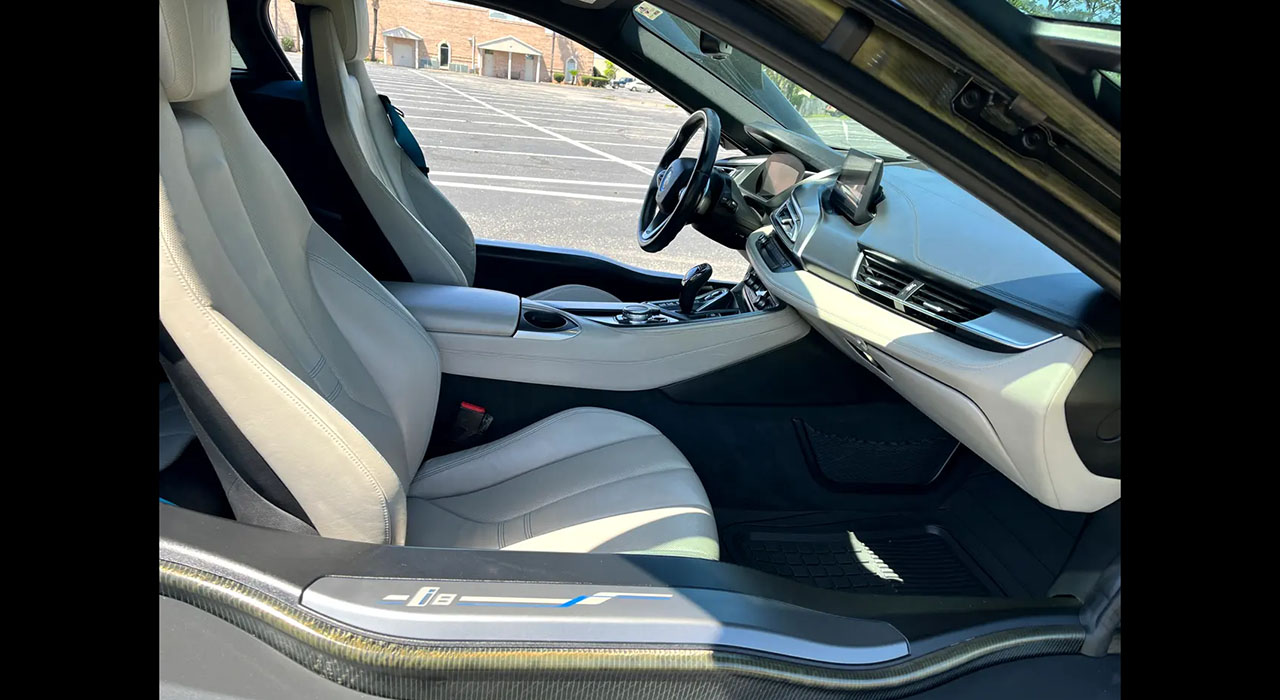 12th Image of a 2015 BMW I8