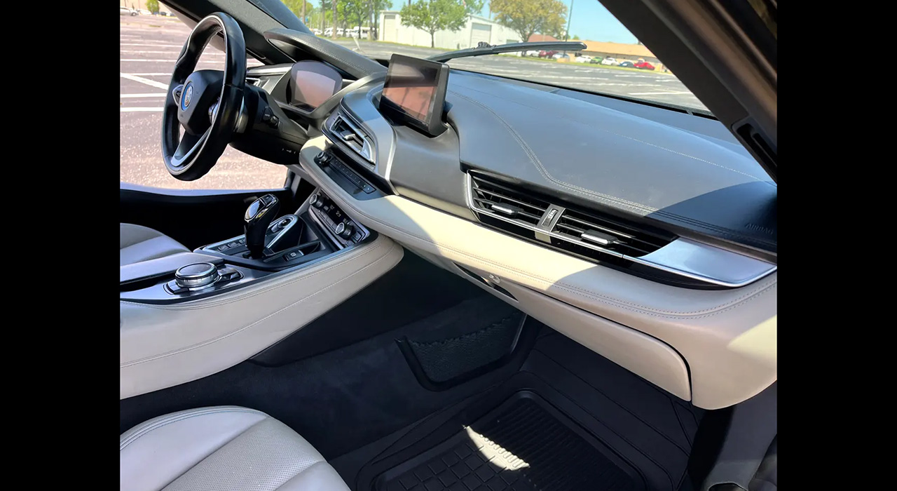 15th Image of a 2015 BMW I8