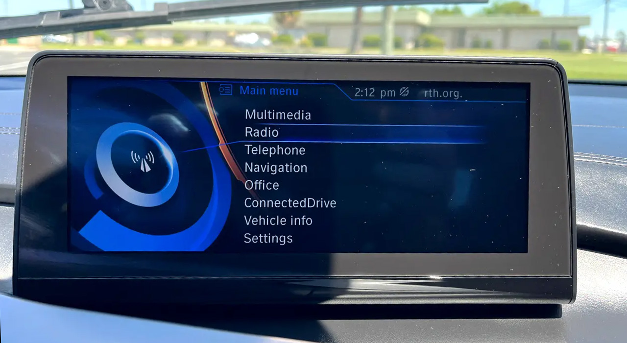 18th Image of a 2015 BMW I8