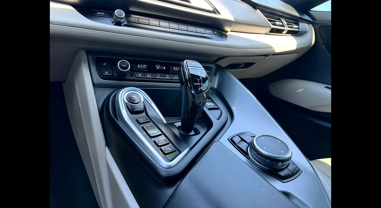 21st Image of a 2015 BMW I8