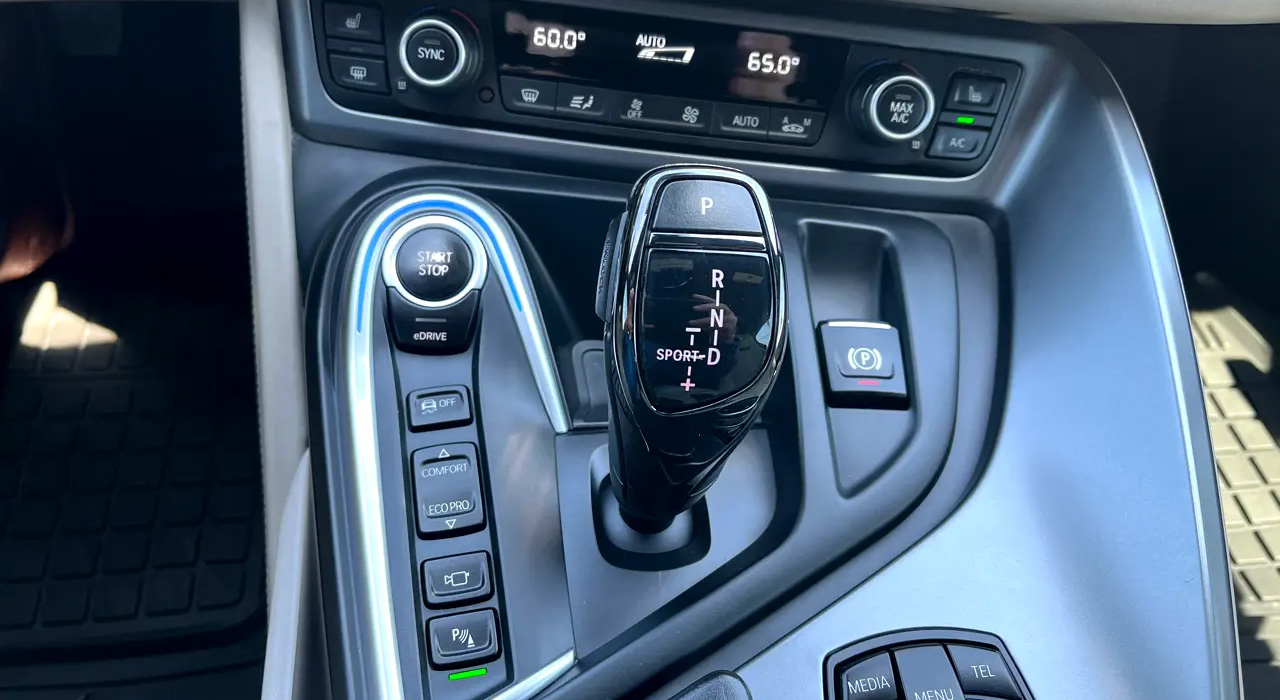 22nd Image of a 2015 BMW I8