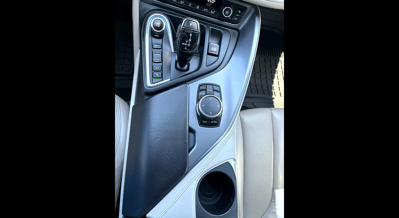 24th Image of a 2015 BMW I8