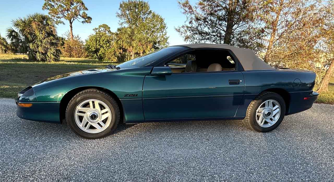 2nd Image of a 1995 CHEVROLET CAMARO