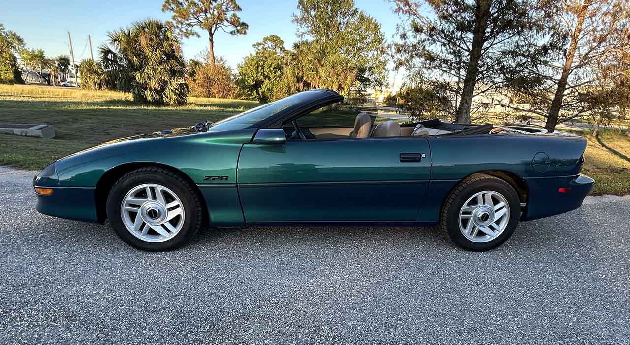 3rd Image of a 1995 CHEVROLET CAMARO