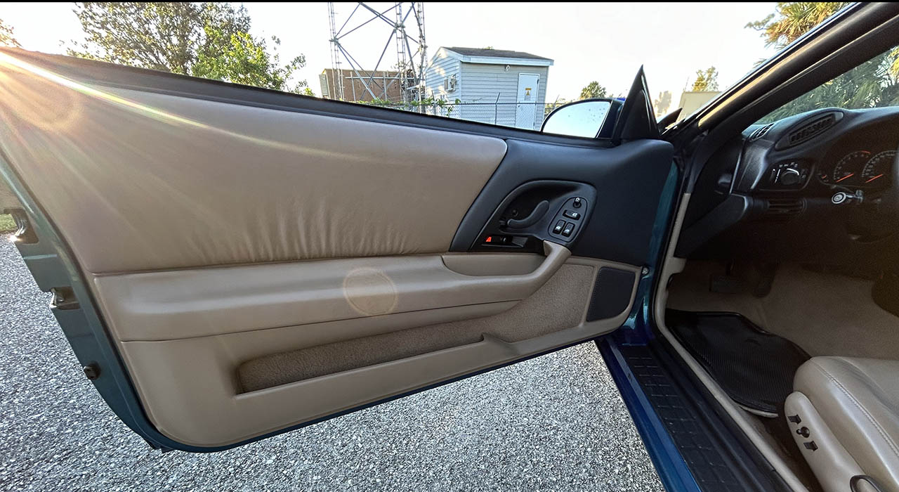 18th Image of a 1995 CHEVROLET CAMARO