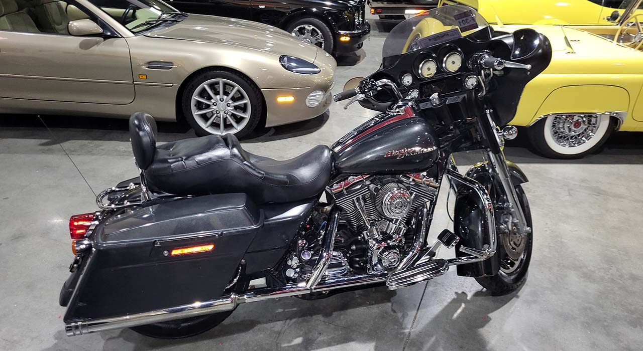 2nd Image of a 2006 HARLEY-DAVIDSON FLHX