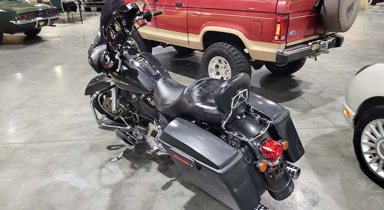 3rd Image of a 2006 HARLEY-DAVIDSON FLHX