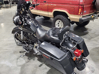 Image 4 of 10 of a 2006 HARLEY-DAVIDSON FLHX