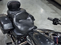Image 5 of 10 of a 2006 HARLEY-DAVIDSON FLHX