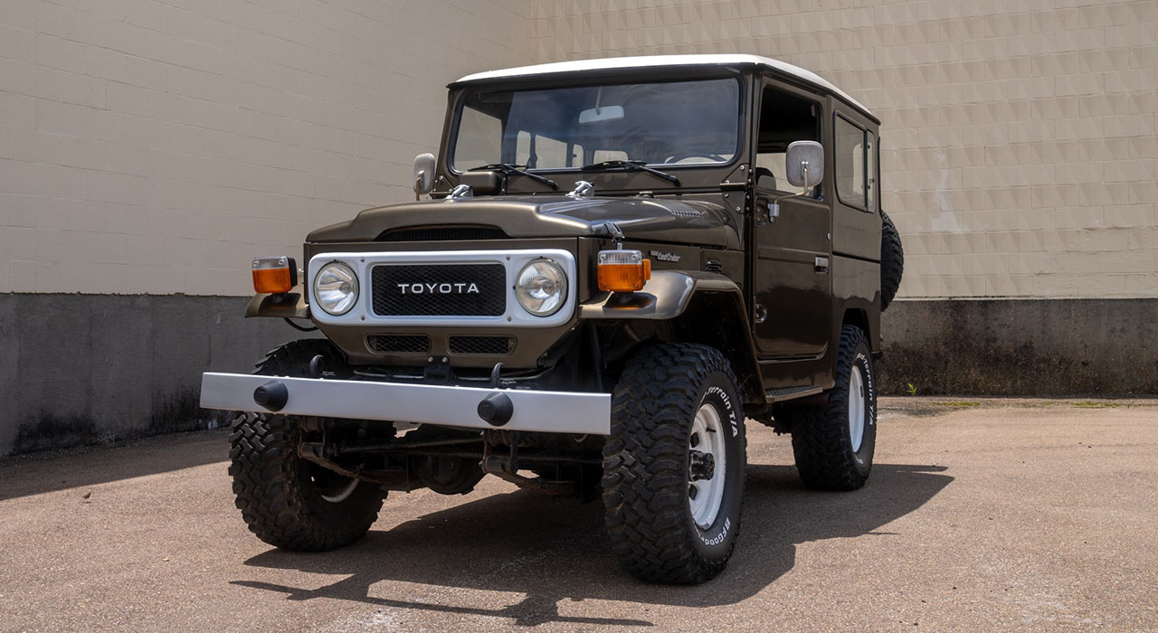 0th Image of a 1982 TOYOTA LAND CRUISER FJ40 4X4