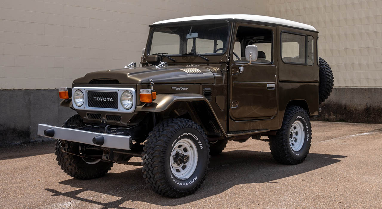 2nd Image of a 1982 TOYOTA LAND CRUISER FJ40 4X4