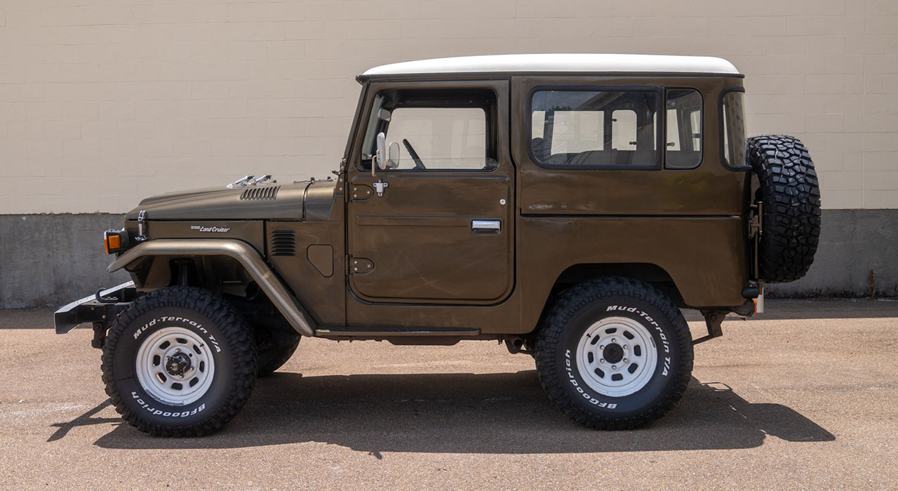 4th Image of a 1982 TOYOTA LAND CRUISER FJ40 4X4