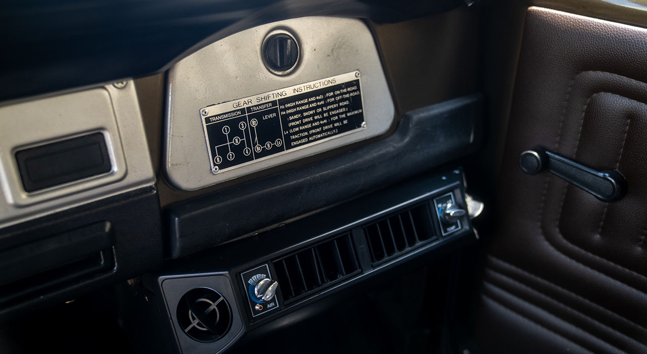 11th Image of a 1982 TOYOTA LAND CRUISER FJ40 4X4