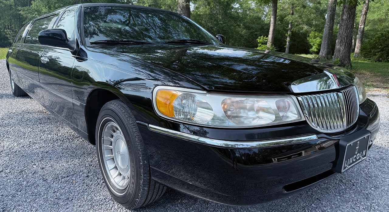 0th Image of a 2000 LINCOLN TOWN CAR EXECUTIVE