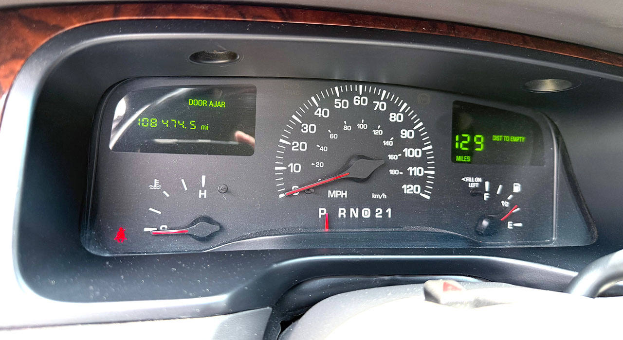 3rd Image of a 2000 LINCOLN TOWN CAR EXECUTIVE
