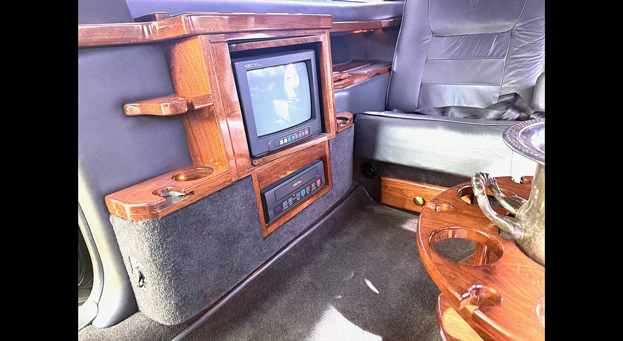 6th Image of a 2000 LINCOLN TOWN CAR EXECUTIVE