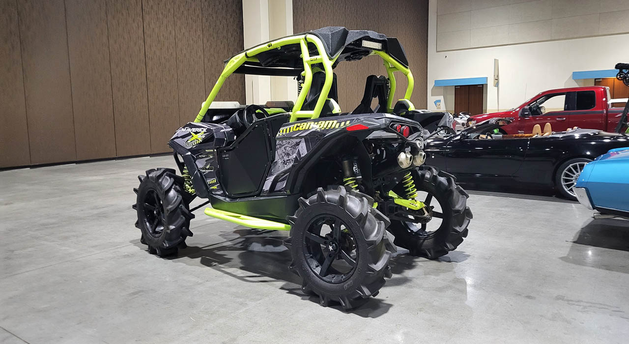 2nd Image of a 2015 CAN-AM MAVERICK