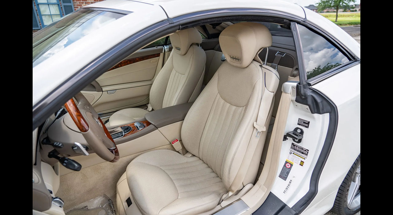 4th Image of a 2009 MERCEDES-BENZ SL-CLASS SL550
