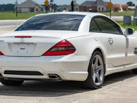 Image 2 of 11 of a 2009 MERCEDES-BENZ SL-CLASS SL550