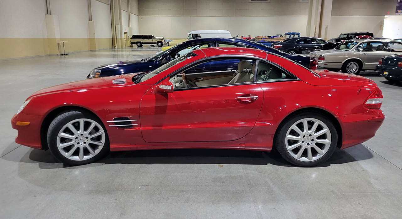 2nd Image of a 2007 MERCEDES-BENZ SL-CLASS SL550
