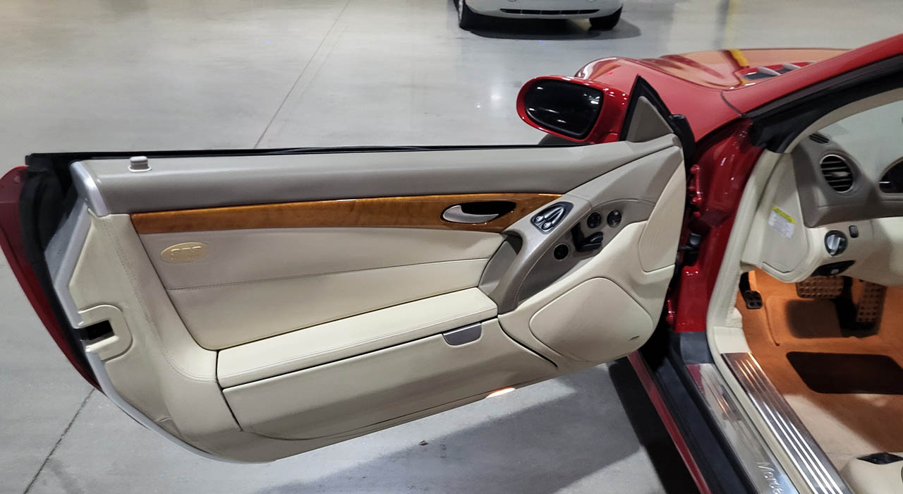 4th Image of a 2007 MERCEDES-BENZ SL-CLASS SL550