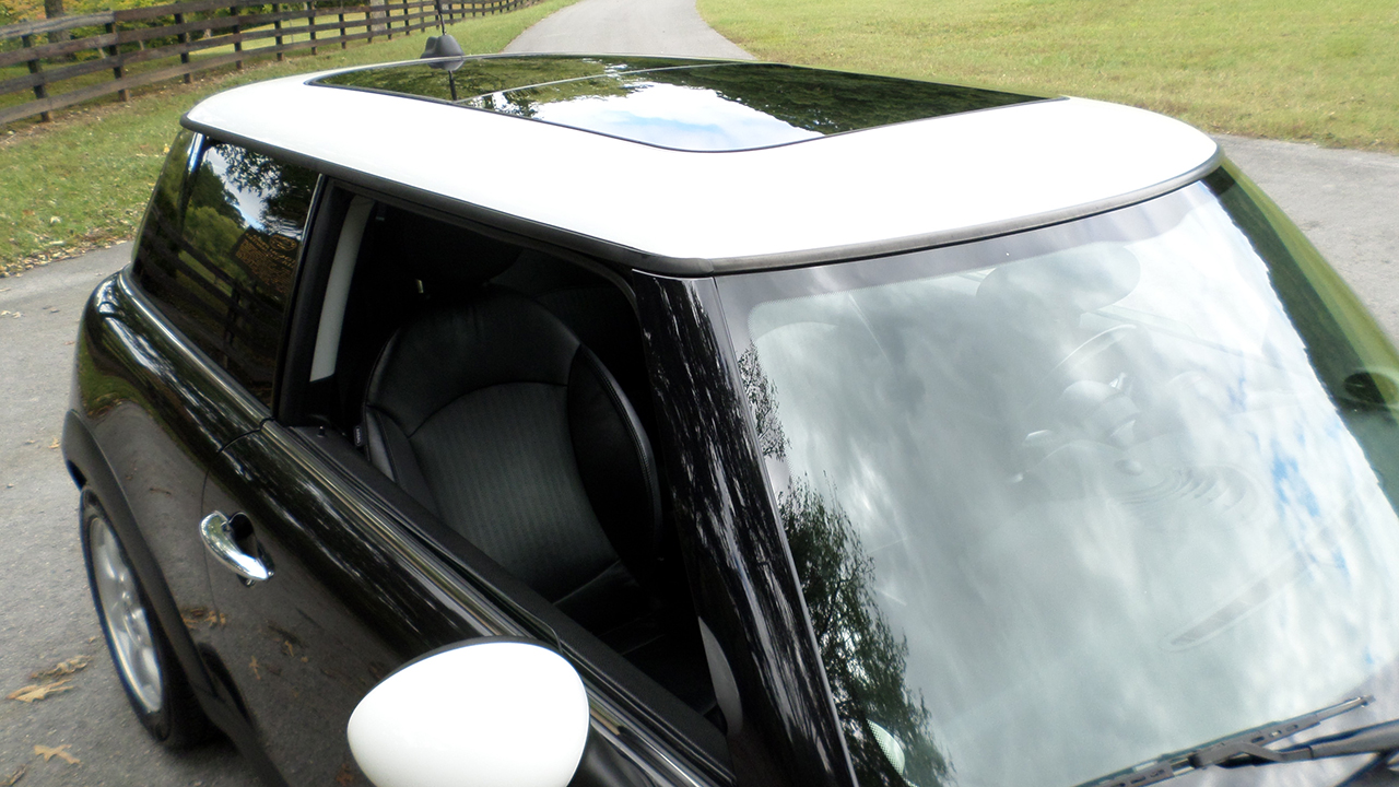 11th Image of a 2010 MINI HARDTOP COOPER