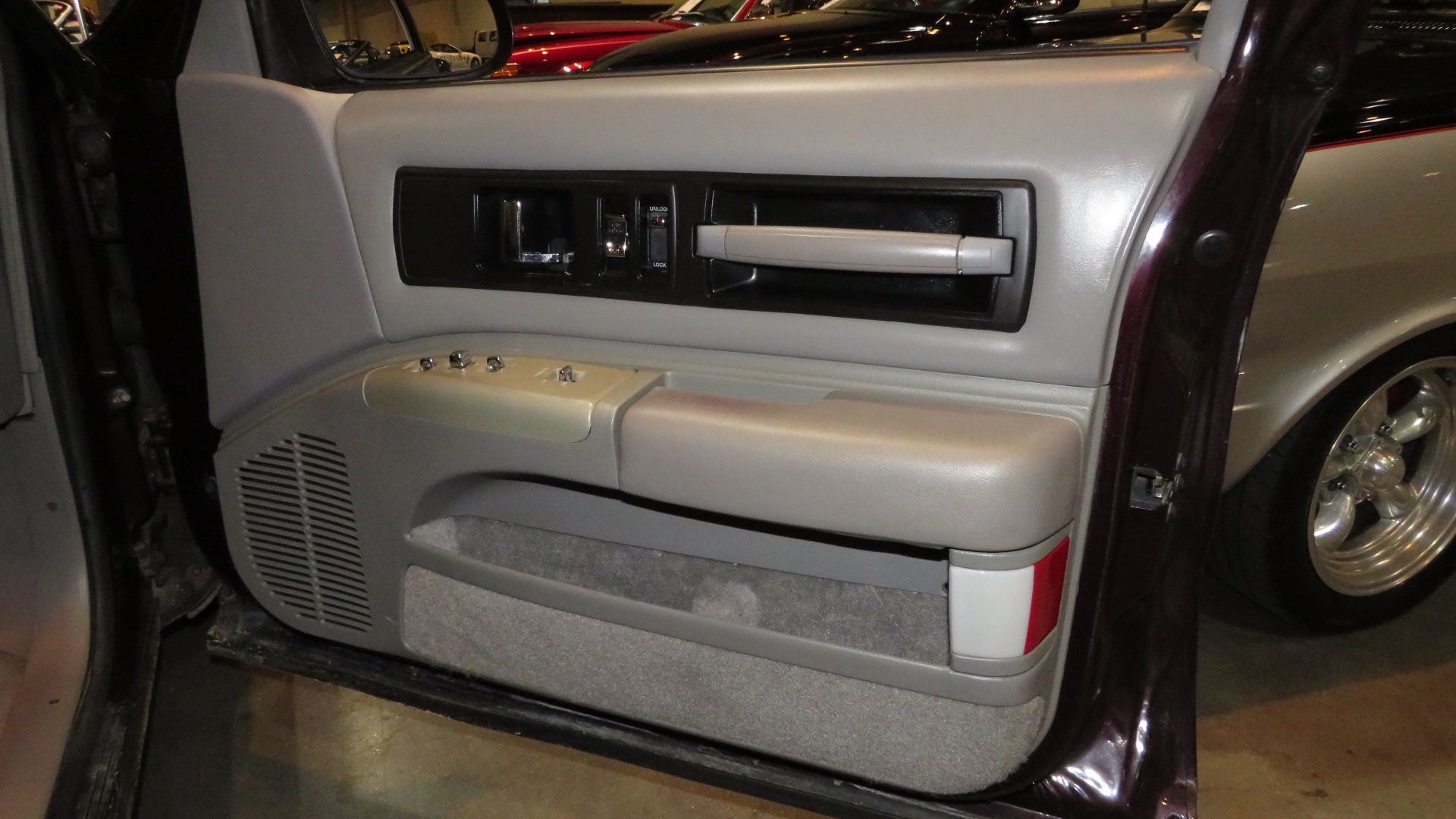 10th Image of a 1996 CHEVROLET CAPRICE CLASSIC OR IMPALA