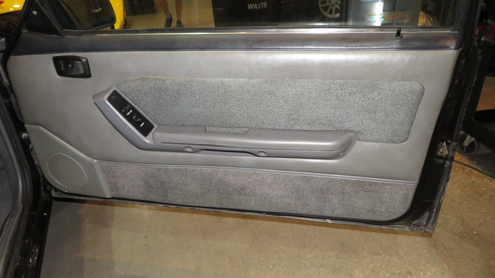 13th Image of a 1989 FORD MUSTANG LX