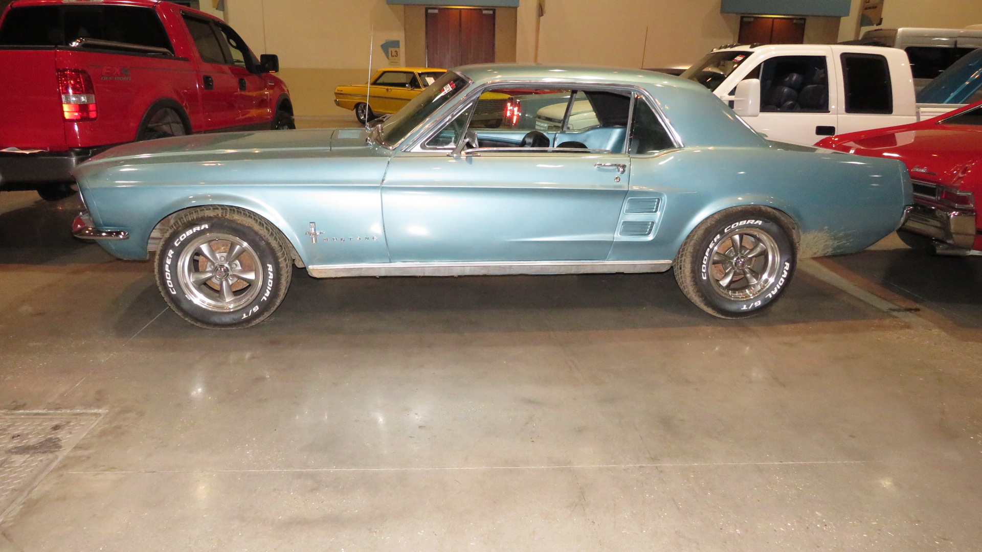 2nd Image of a 1967 FORD MUSTANG
