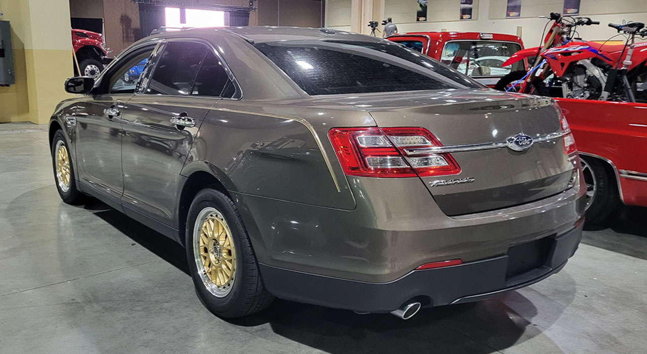 1st Image of a 2015 FORD TAURUS SE