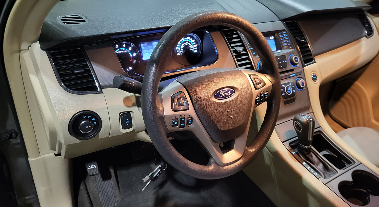 3rd Image of a 2015 FORD TAURUS SE