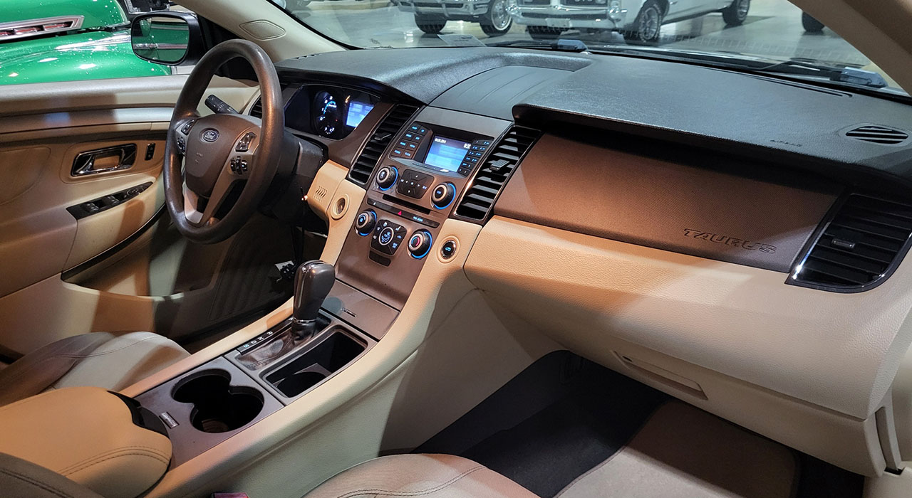4th Image of a 2015 FORD TAURUS SE