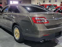 Image 2 of 6 of a 2015 FORD TAURUS SE